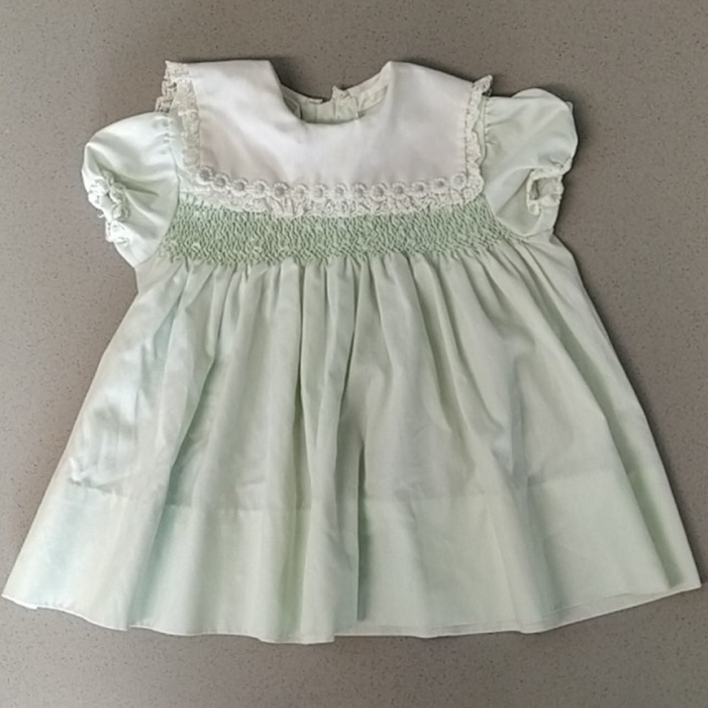 VINTAGE Hand Smocked Infant Dress w/Daisy Trim